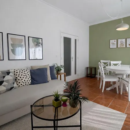 Private Parking! 2br Ensuite, 3 Baths, 5min Metro Apartman