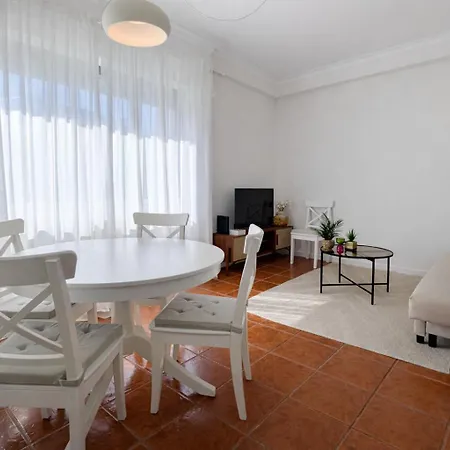Private Parking! 2br Ensuite, 3 Baths, 5min Metro