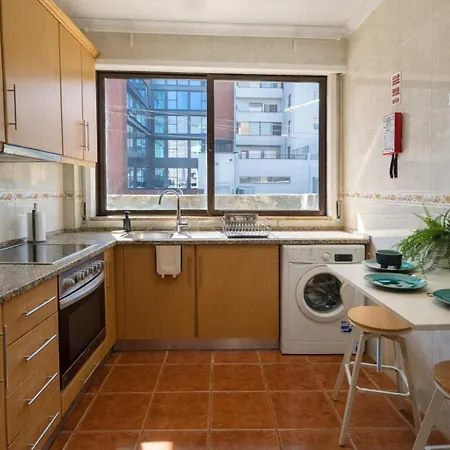 Apartman Private Parking! 2br Ensuite, 3 Baths, 5min Metro *