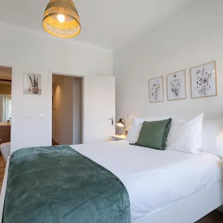 Private Parking! 2br Ensuite, 3 Baths, 5min Metro * Porto