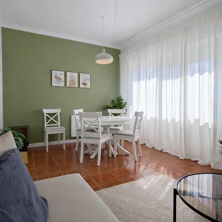 Private Parking! 2br Ensuite, 3 Baths, 5min Metro Apartman