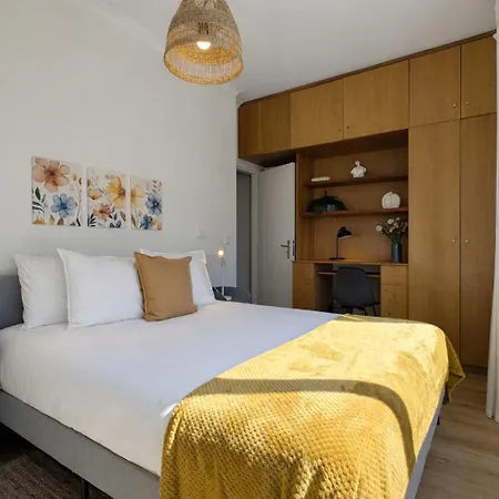 Private Parking! 2br Ensuite, 3 Baths, 5min Metro Oporto