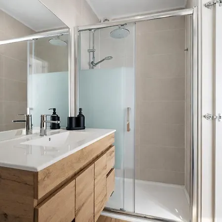 Private Parking! 2br Ensuite, 3 Baths, 5min Metro