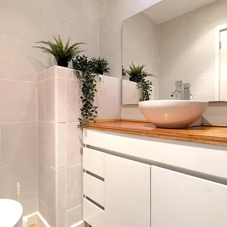Apartman Private Parking! 2br Ensuite, 3 Baths, 5min Metro